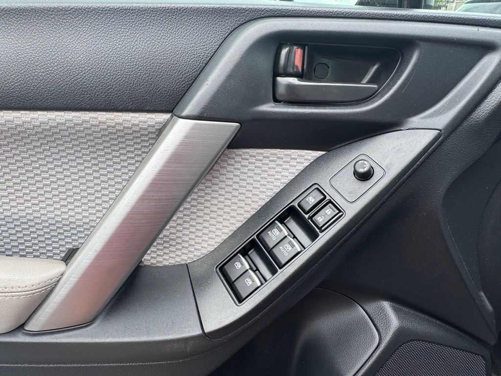 2017 Subaru Forester Base - Photo 9