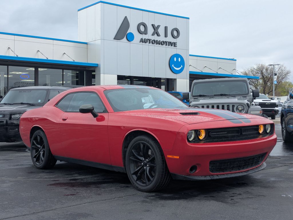 2016 Dodge Challenger SXT Plus's photo