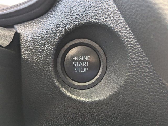 2024 Toyota Corolla Cross LE - Photo 16
