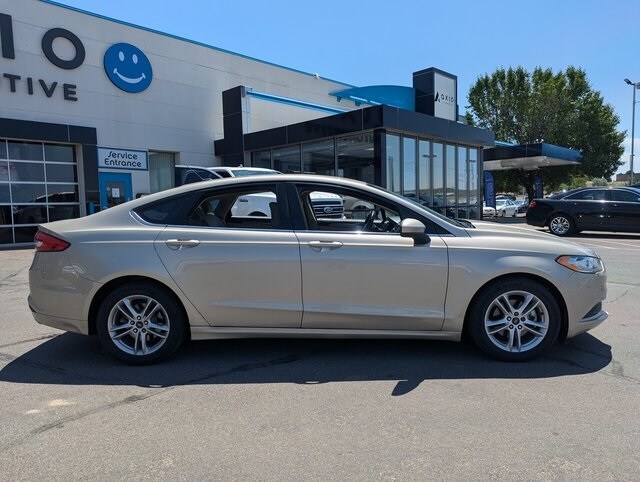 2018 Ford Fusion SE photo 2