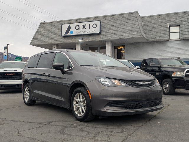 2023 Chrysler Voyager LX's photo