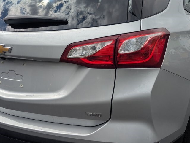 2021 Chevrolet Equinox LS photo 3