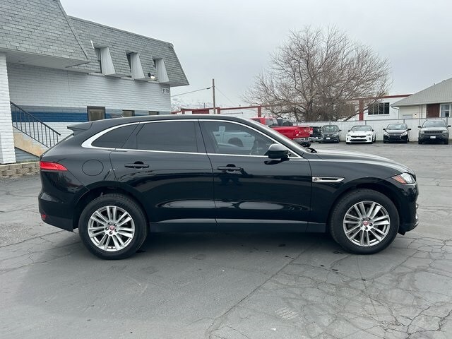 2020 Jaguar F-PACE Prestige photo 2