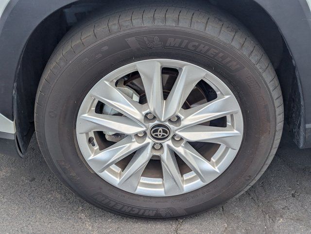 2024 Toyota Corolla Cross LE - Photo 12