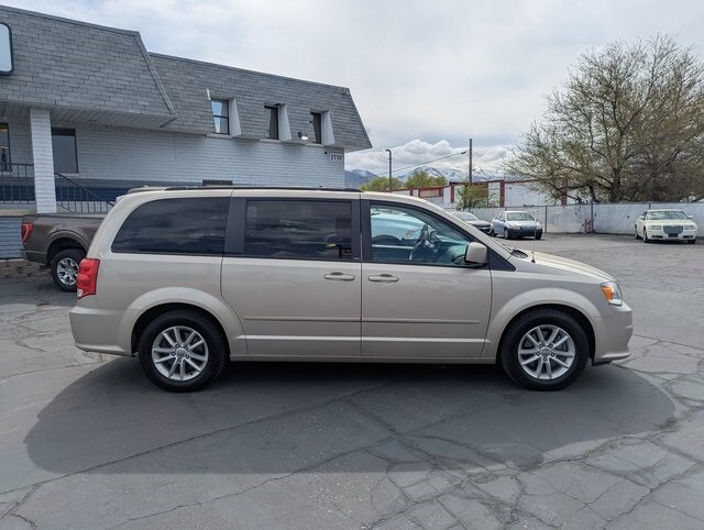 2014 Dodge Grand Caravan SXT photo 2