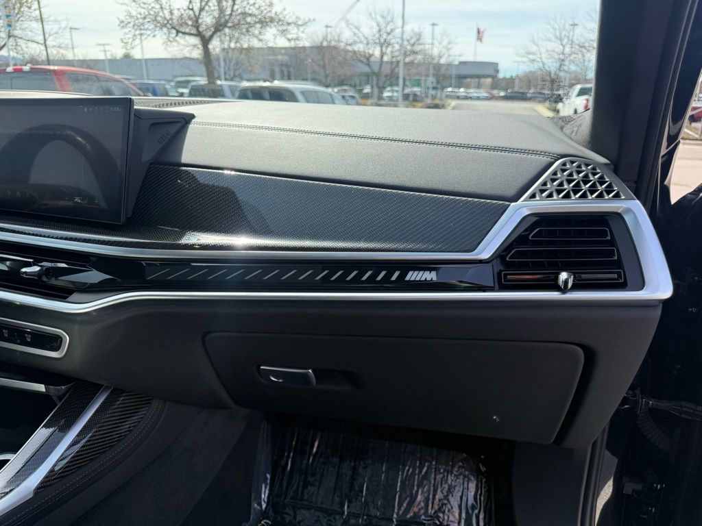 2025 BMW X7 M60i - Photo 28