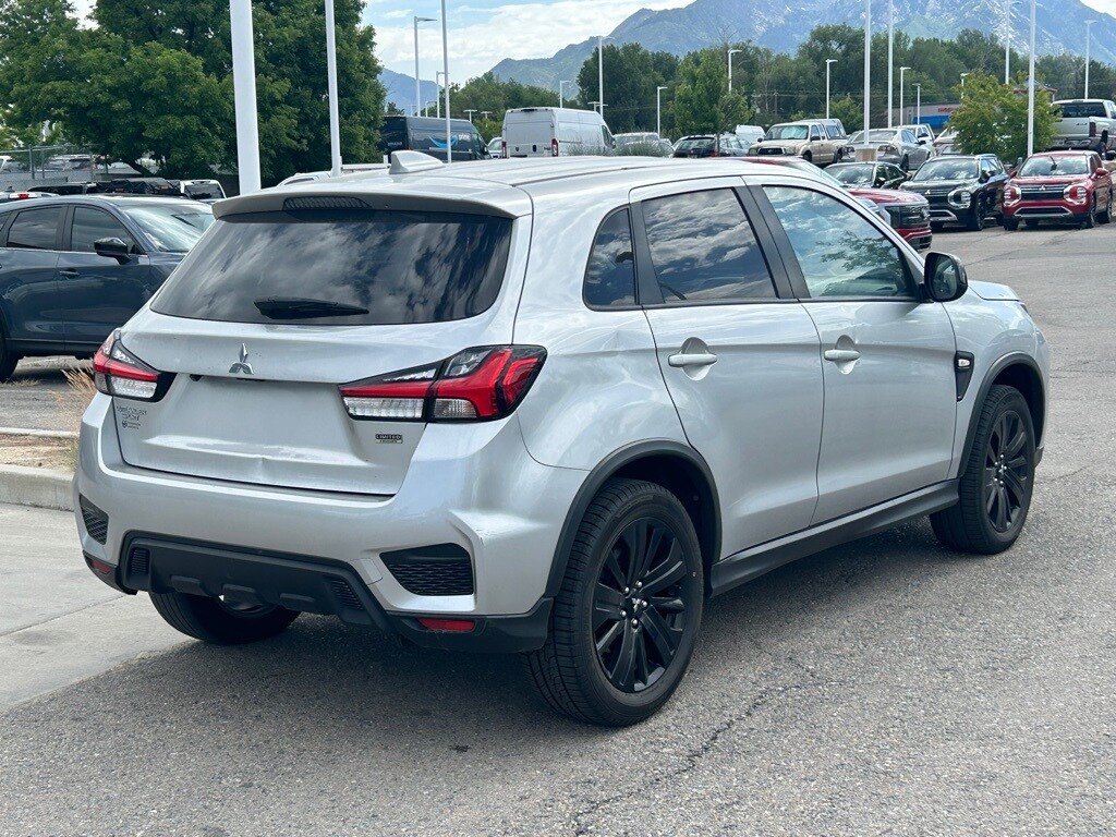 2021 Mitsubishi Outlander Sport LE photo 2