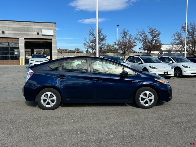2015 Toyota Prius Four photo 2