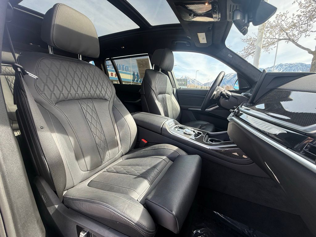 2025 BMW X7 M60i - Photo 27