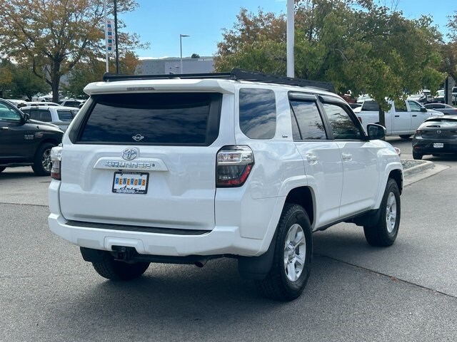 2016 Toyota 4Runner SR5 photo 2