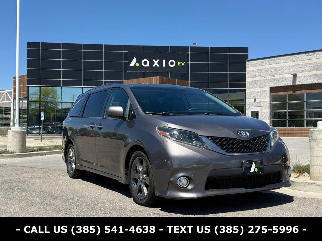 2016 Toyota Sienna SE V6 8-Passenger's photo