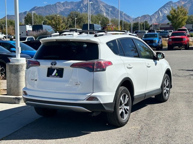 2016 Toyota RAV4 XLE photo 2