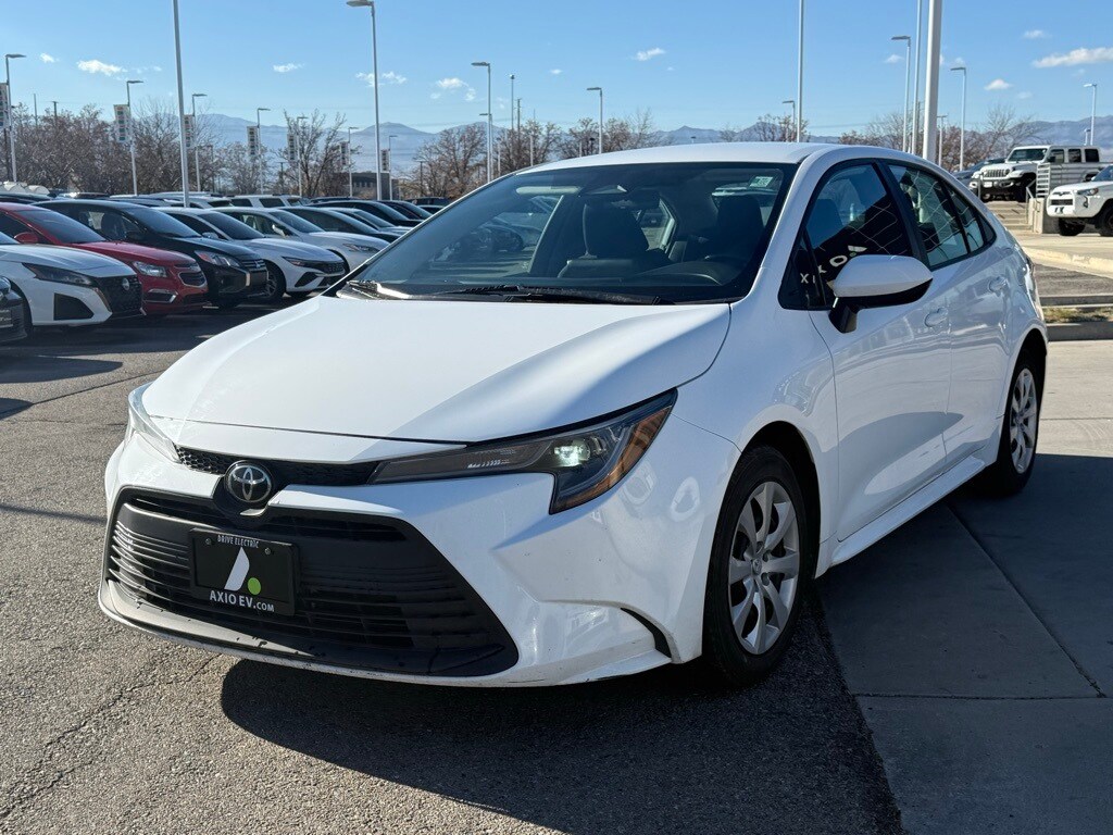 2023 Toyota Corolla LE photo 3