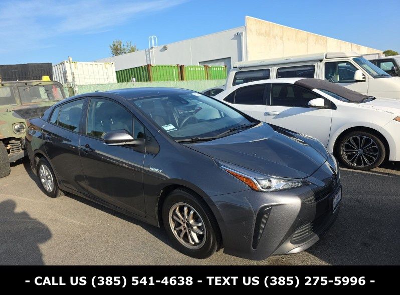 2021 Toyota Prius L Eco FWD's photo