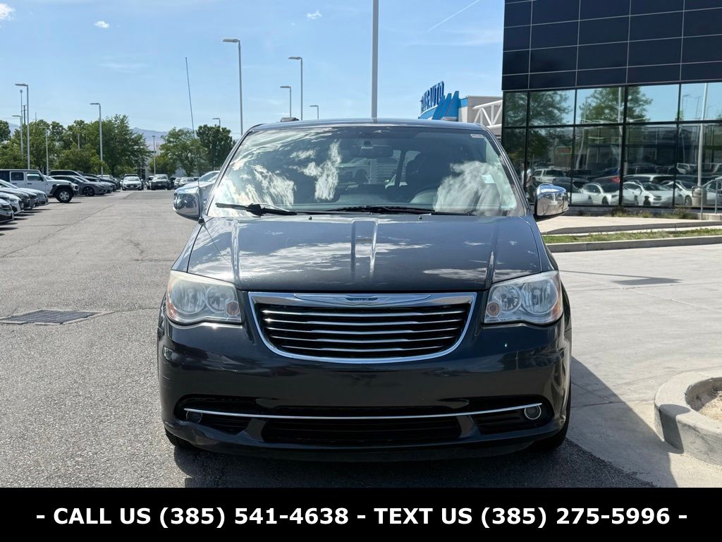 2012 Chrysler Town & Country Touring-L's photo
