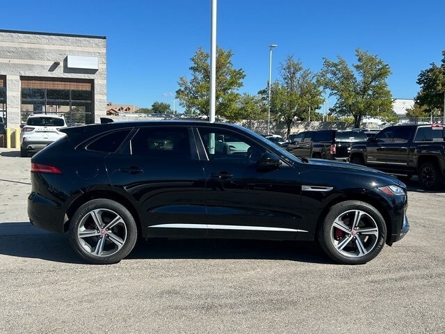 2019 Jaguar F-PACE S photo 2