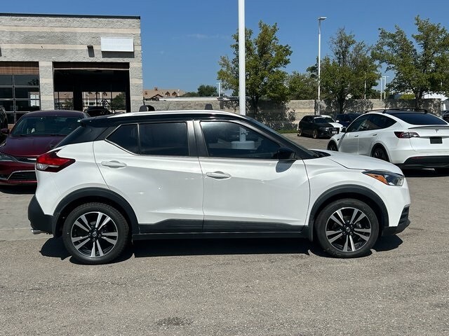 2019 Nissan Kicks SV photo 2