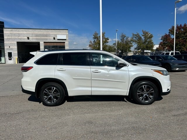 2016 Toyota Highlander XLE photo 2