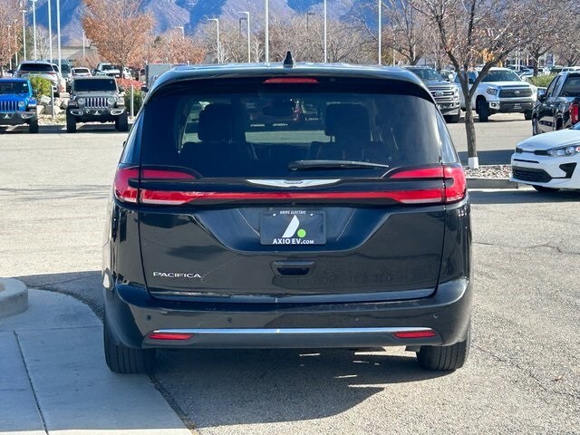 2023 Chrysler Pacifica Touring L photo 4