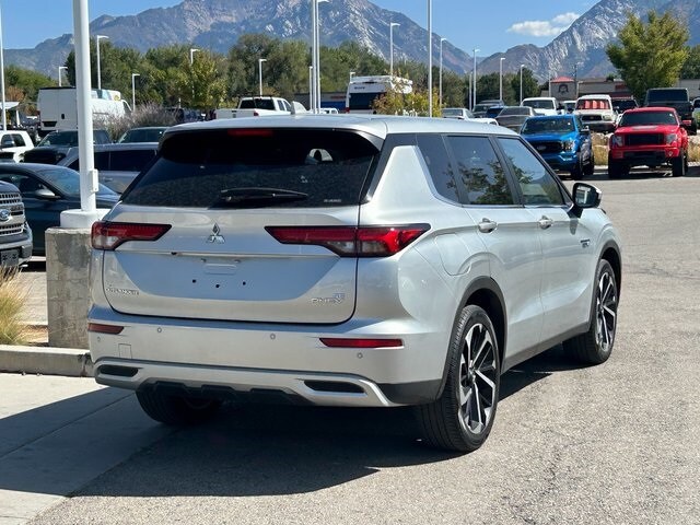 2023 Mitsubishi Outlander PHEV SE photo 2