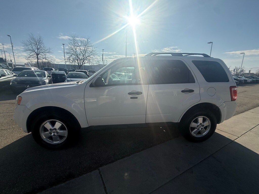 2010 Ford Escape XLT photo 4