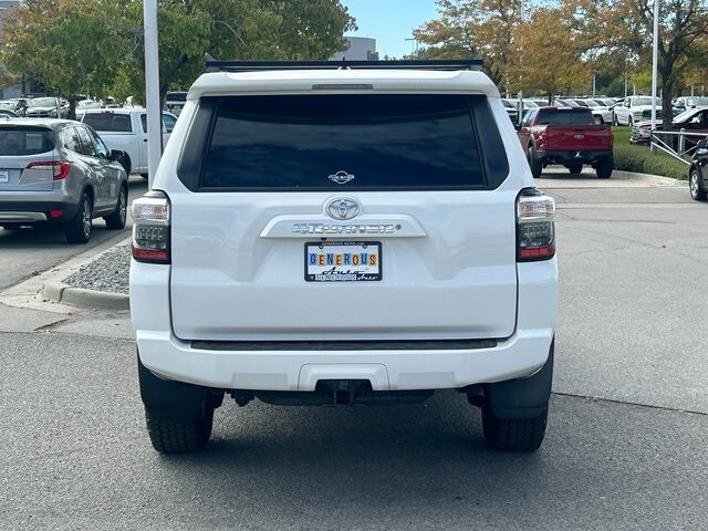 2016 Toyota 4Runner SR5 photo 3