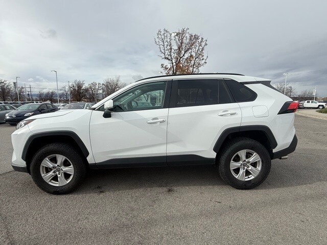 2021 Toyota RAV4 XLE photo 3