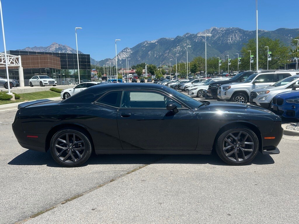 2021 Dodge Challenger SXT photo 2