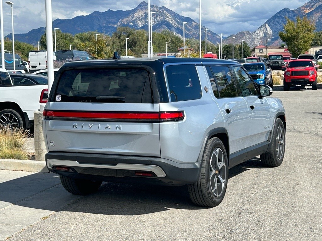2024 Rivian R1S Adventure photo 3
