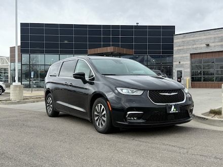 2022 Chrysler Pacifica Hybrid Touring L Minivan/Van