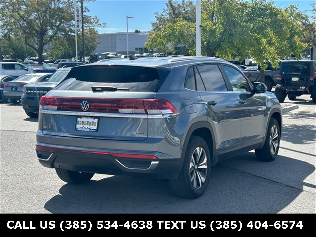 2024 Volkswagen Atlas Cross Sport SE photo 3