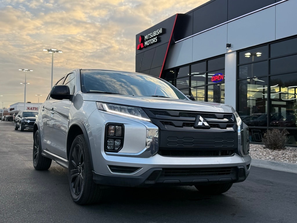 2021 Mitsubishi Outlander Sport LE's photo