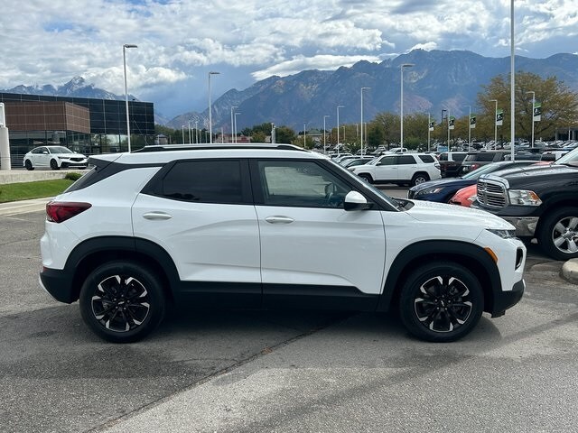 2023 Chevrolet Trailblazer LT photo 2