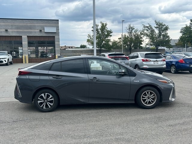 2017 Toyota Prius Prime photo 2