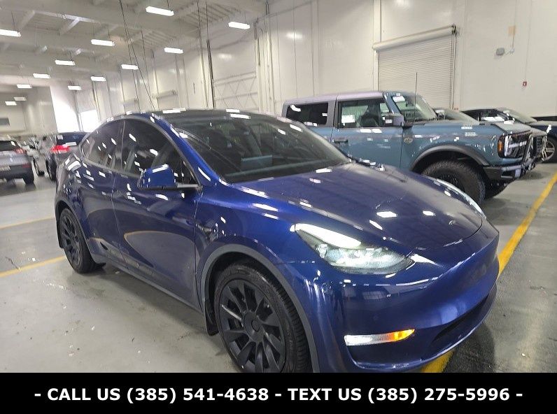 2022 Tesla Model Y's photo