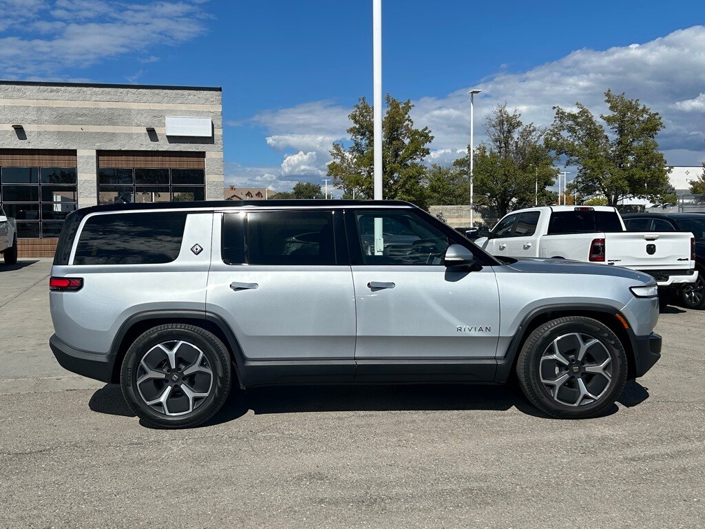 2024 Rivian R1S Adventure photo 2
