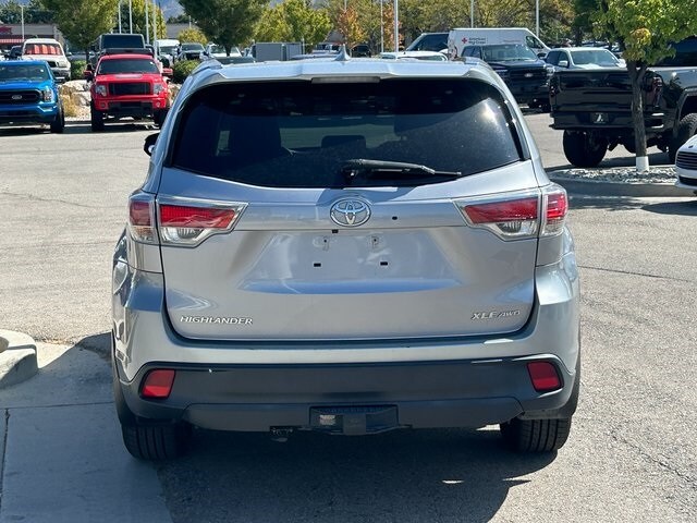 2016 Toyota Highlander XLE photo 2