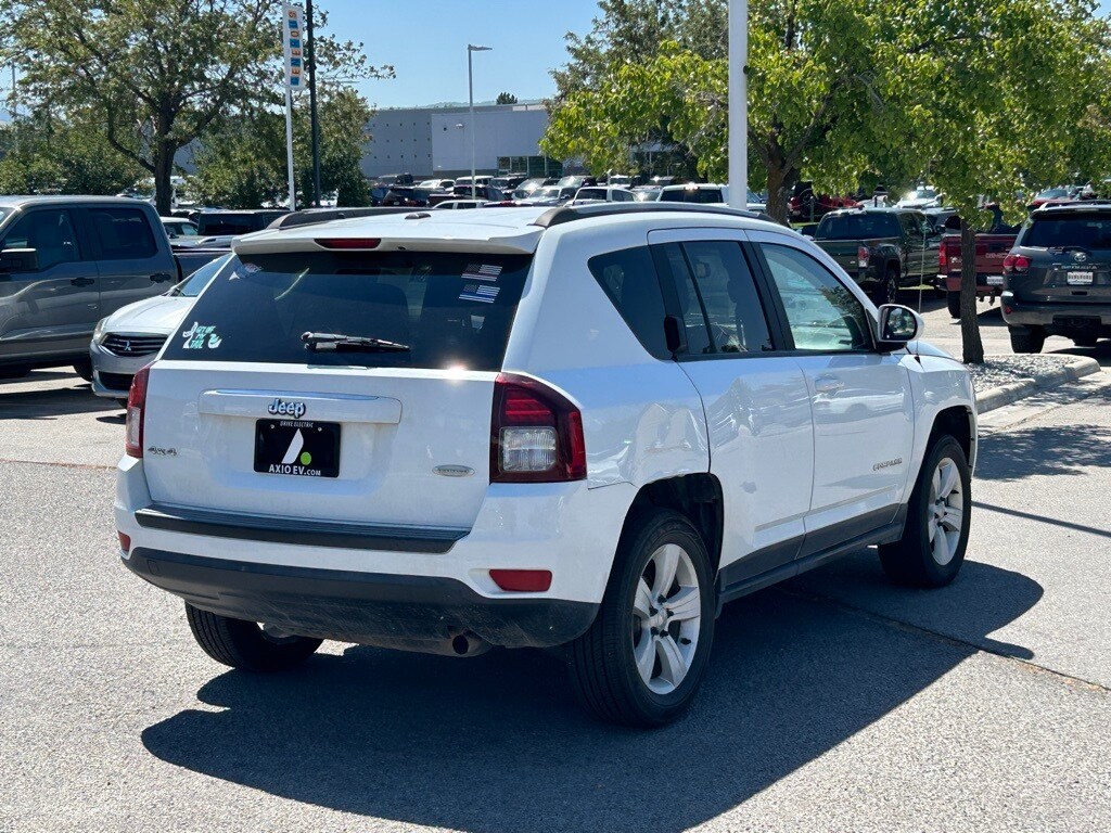 2017 Jeep Compass Latitude photo 2