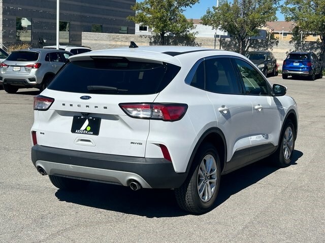 2021 Ford Escape SE photo 2