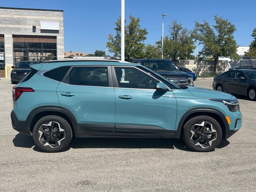 2025 Kia Seltos EX photo 2