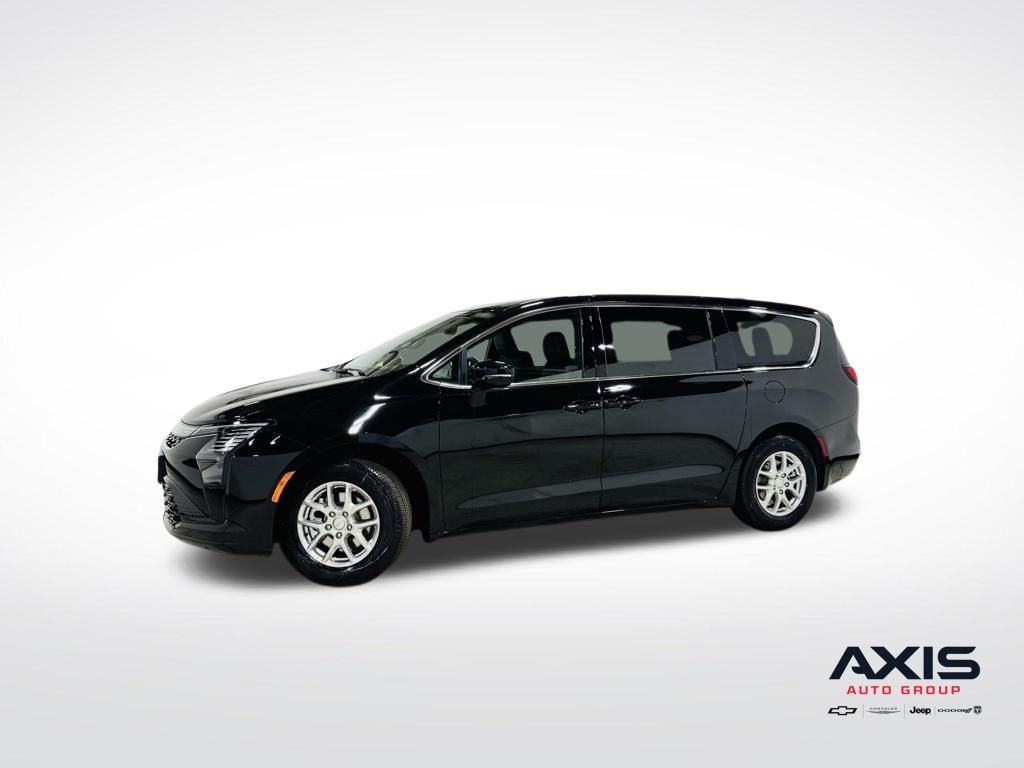 2027 Chrysler Pacifica Select's photo