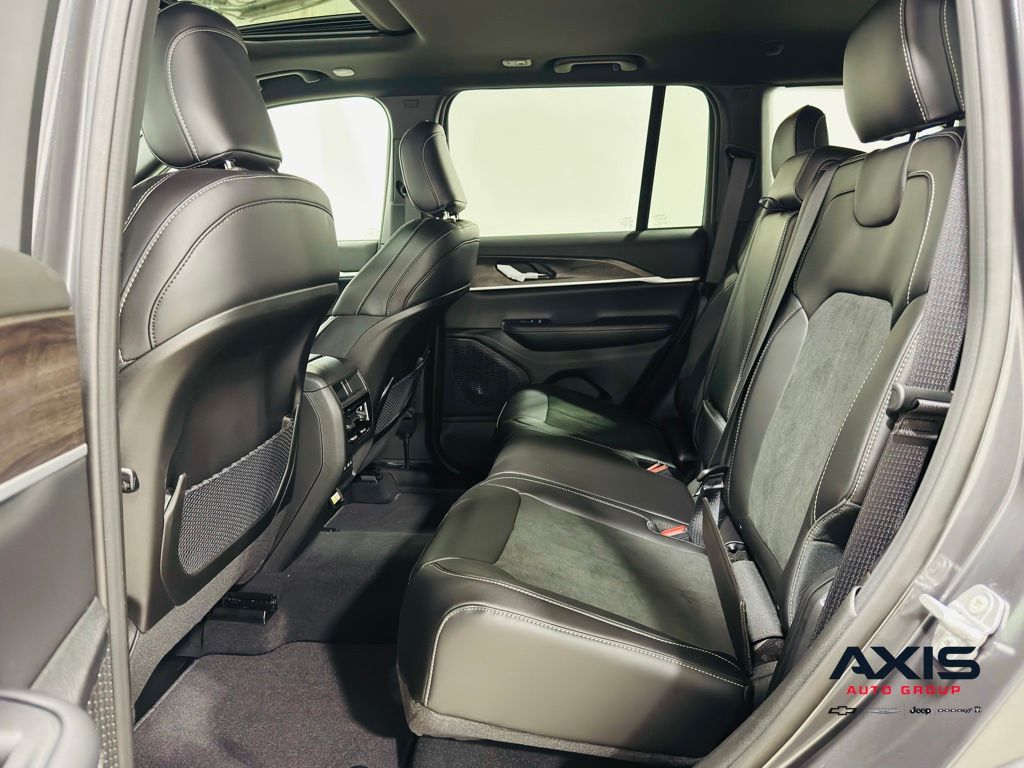 2026 Jeep Grand Cherokee Laredo - Photo 14