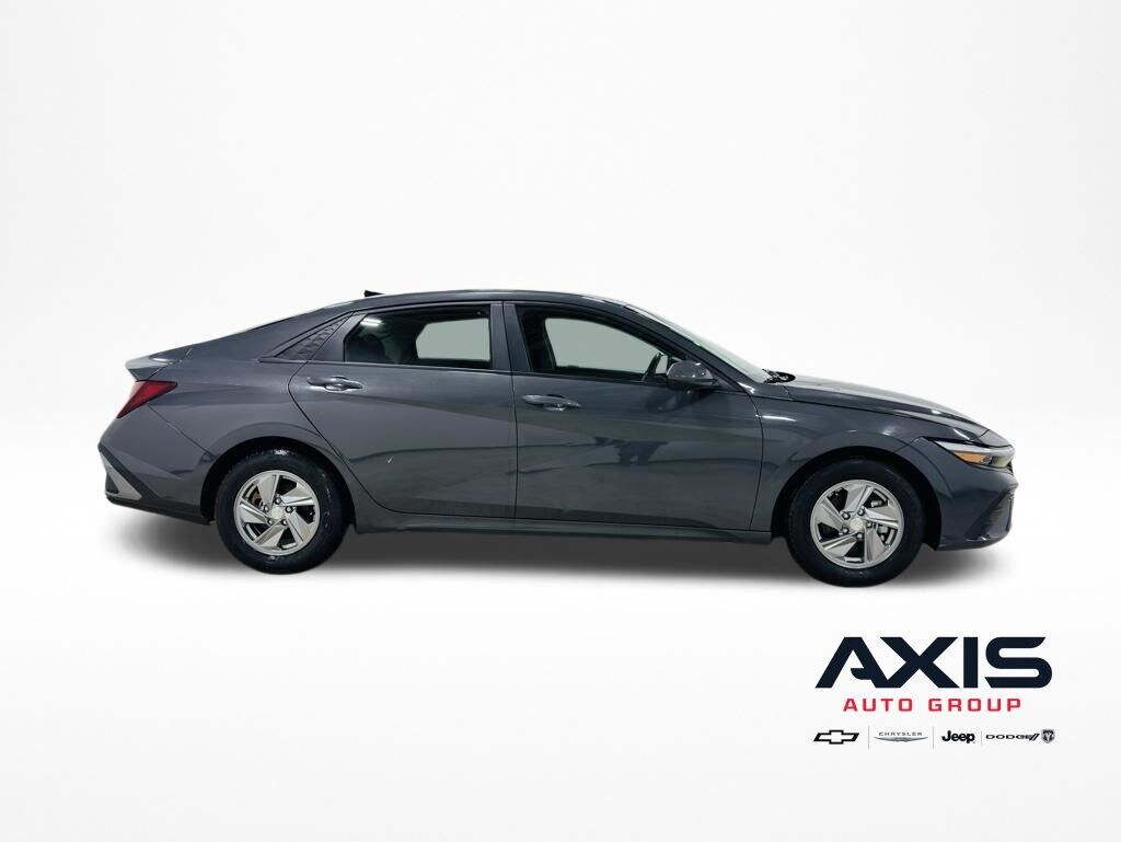 Used 2024 Hyundai Elantra SE Sedan