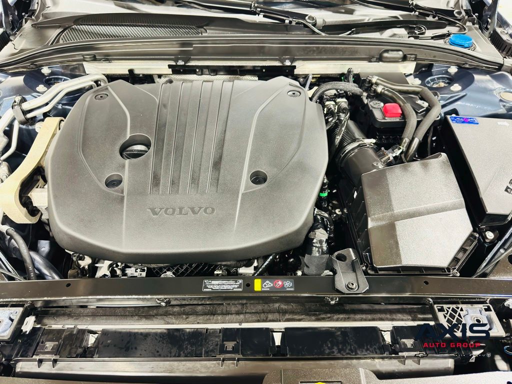 2025 Volvo S60 37