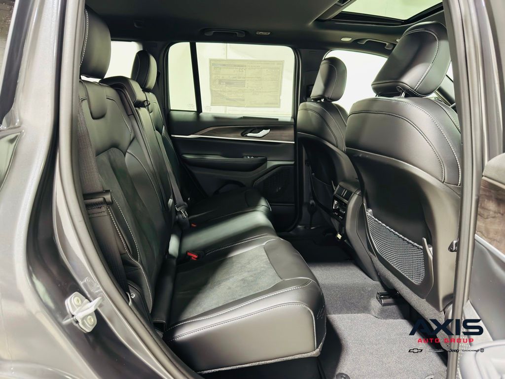 2026 Jeep Grand Cherokee Laredo - Photo 16