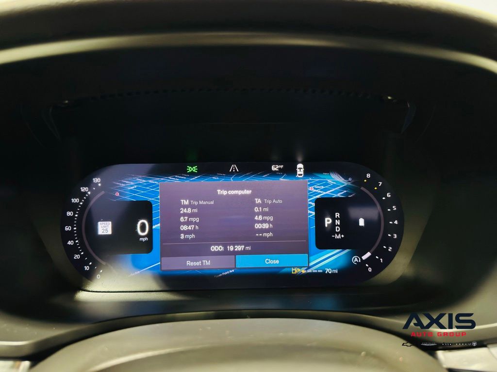 2025 Volvo S60 36