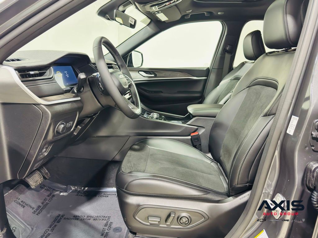 2026 Jeep Grand Cherokee Laredo - Photo 12