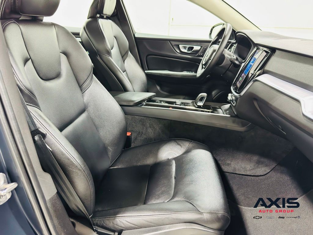 2025 Volvo S60 28