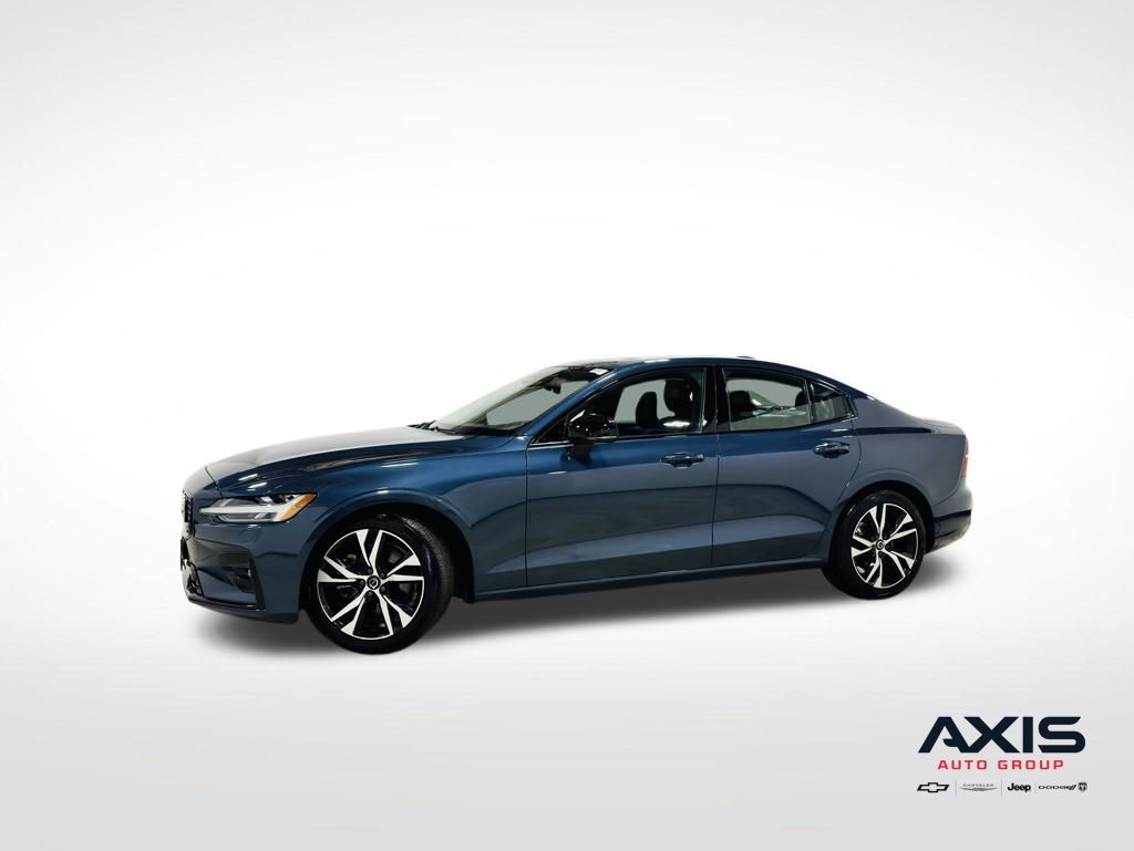 2025 Volvo S60 38
