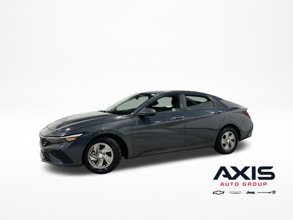 Used 2024 Hyundai Elantra SE Sedan